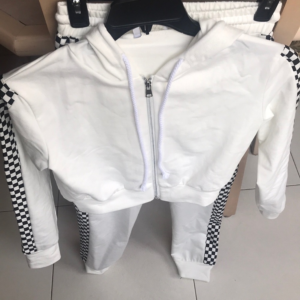 White with Black Checkerboard Set (S)